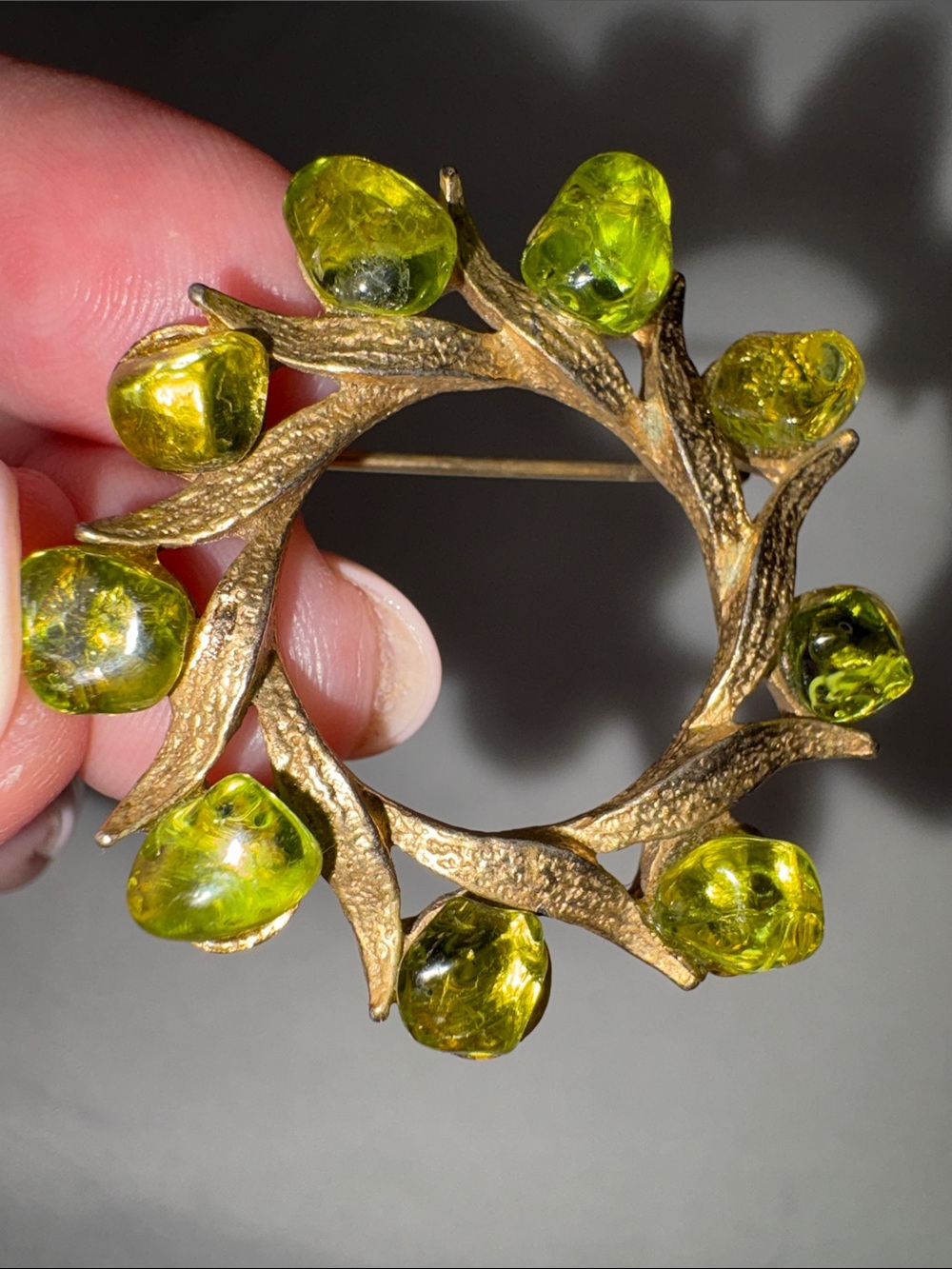 Vintage DuBarry 5th Ave Green Art Glass Berry Wreath Brooch Gold Tone